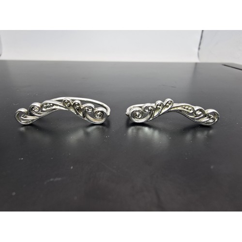 179 - A pair of ornate 925 silver drop earrings in a pierced chase design, in excellent clean condition an... 