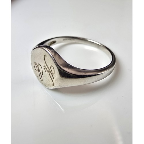 187 - A new and unused attractive 925 silver ring, which is inscribed to the top with the initials KL (or ... 