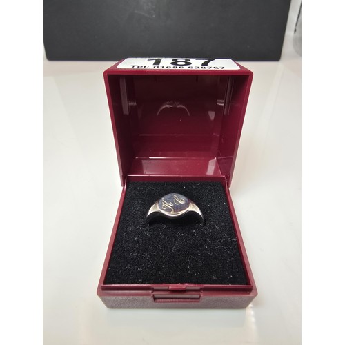 187 - A new and unused attractive 925 silver ring, which is inscribed to the top with the initials KL (or ... 