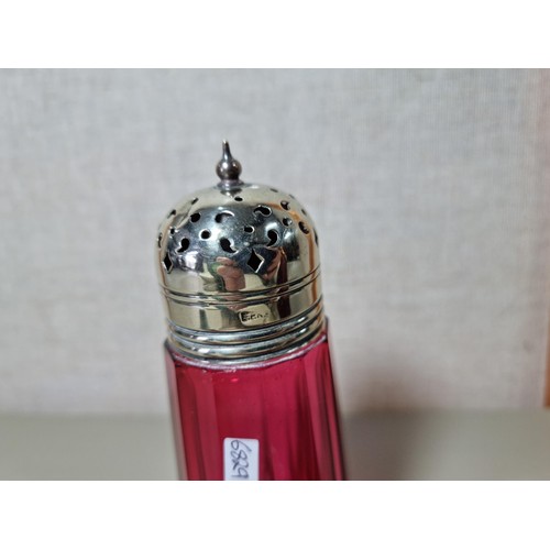 140 - Small quantity of collectables to include 2x antique ceramic jelly moulds with lion design, a pair o... 