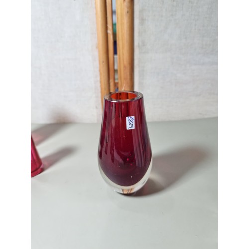 140 - Small quantity of collectables to include 2x antique ceramic jelly moulds with lion design, a pair o... 