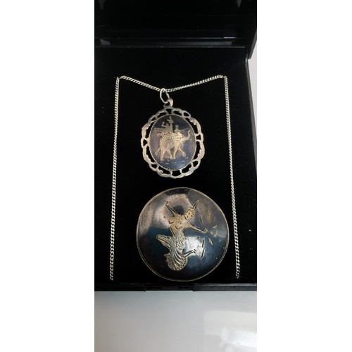 163 - An attractive 925 silver Siam matching jewellery set featuring a Siam ring which has a split to the ... 