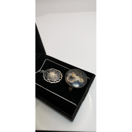 163 - An attractive 925 silver Siam matching jewellery set featuring a Siam ring which has a split to the ... 