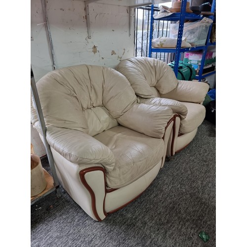 439 - 2x large cream leather arm chairs, no rips or tares to the leather in good order. Height of 81cn x w... 