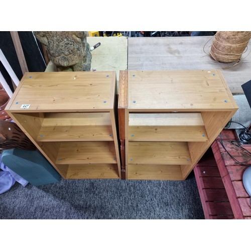 447 - 2 x pine, book shelves. Each having 2 shelves. Both in good overall condition. Height of 90 cm width... 