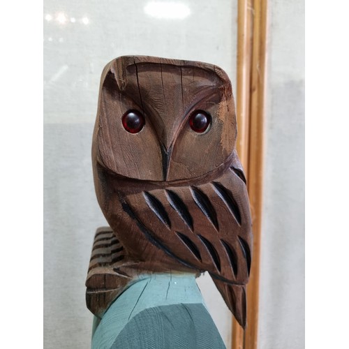 449 - Large and impressive solid wooden carving of the owl, Hight of 75cm. In good overall condition