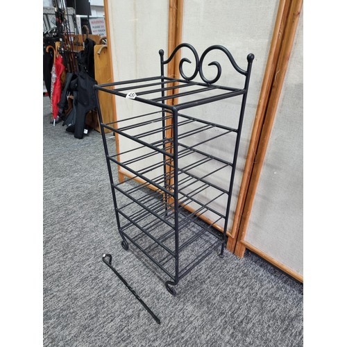 450 - A wrought iron floor standing wine rack unit, 4 shelves. In good overall condition, Standing 88cm hi... 