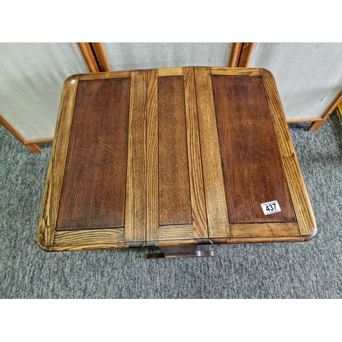 437 - Good quality solid oak small drop leaf side table in good looked after condition presenting good gra... 