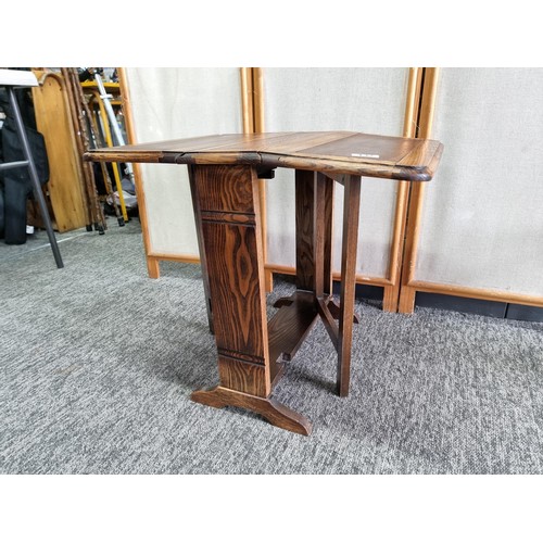437 - Good quality solid oak small drop leaf side table in good looked after condition presenting good gra... 