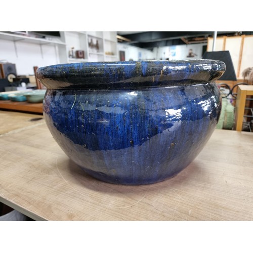 423 - Large mottled blue planter in good order with no chips or cracks measures  28cm high 43cm diameter