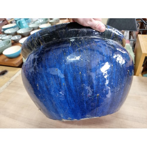 423 - Large mottled blue planter in good order with no chips or cracks measures  28cm high 43cm diameter