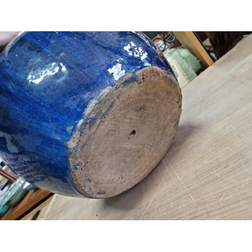 423 - Large mottled blue planter in good order with no chips or cracks measures  28cm high 43cm diameter