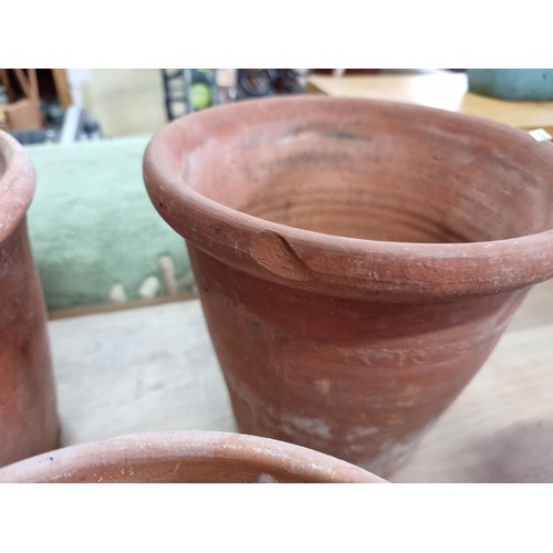 425 - Collection of 5x good quality vintage terracotta plant pots in varying sizes, largest measures 22cm ... 