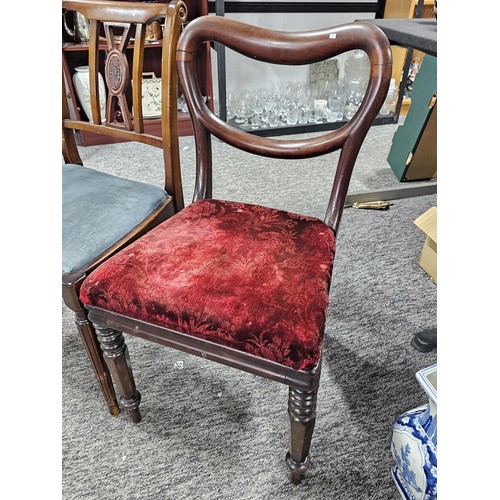 63 - Collection of 3x mahogany reproduction chairs to include to shield back matching chairs and a curved... 