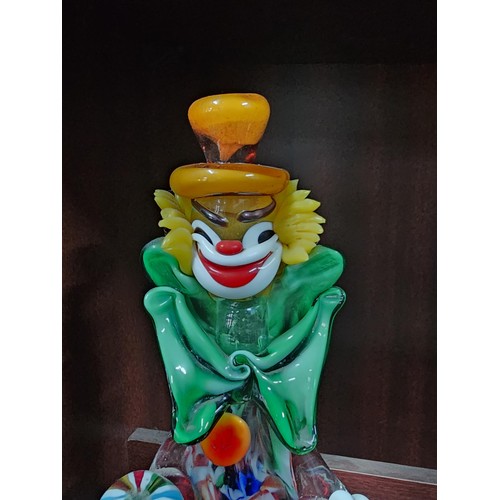 72 - A good quality Murano clown in good order with a ball in his hand and a green collar along with a ce... 