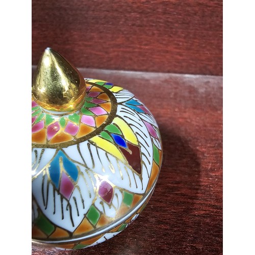 72 - A good quality Murano clown in good order with a ball in his hand and a green collar along with a ce... 