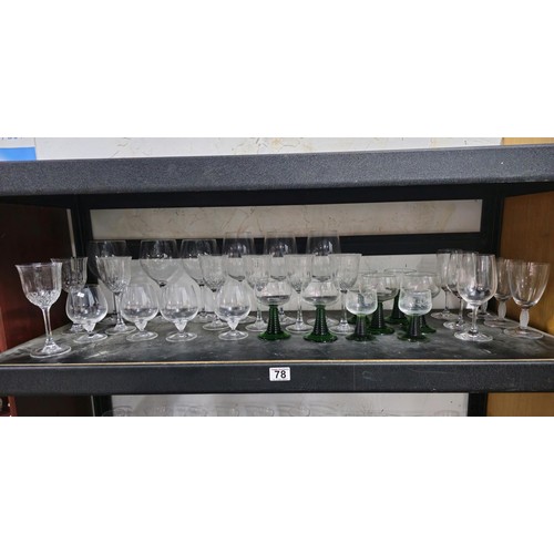 78 - A shelf full of a large collection of drinking glasses to include 9x Villeroy and Boch glasses of va... 