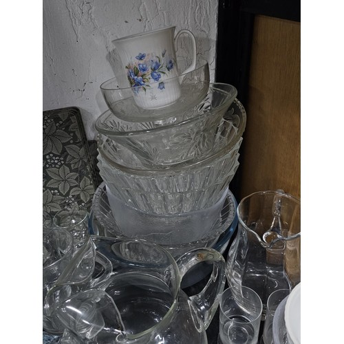 80 - A very large quantity of glass table ware and drinking glasses to include wine glasses, sherry glass... 