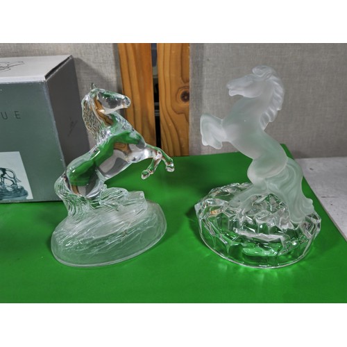 82 - A collection of 4x Cristal D' Arques France glass animal figures to include a lion, an elephant, a h... 