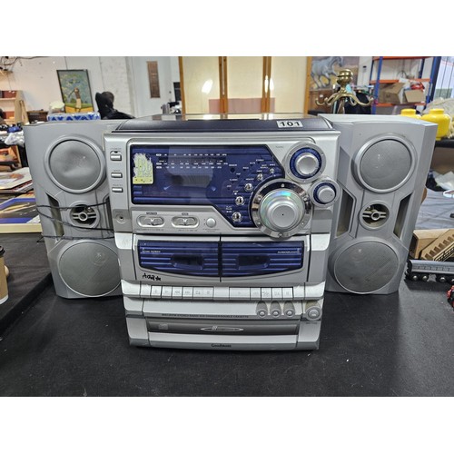101 - A good quality Goodmans 3 disc autochanger with a 3 band radio 2x cassette decks along with speakers... 