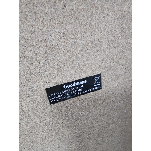 101 - A good quality Goodmans 3 disc autochanger with a 3 band radio 2x cassette decks along with speakers... 