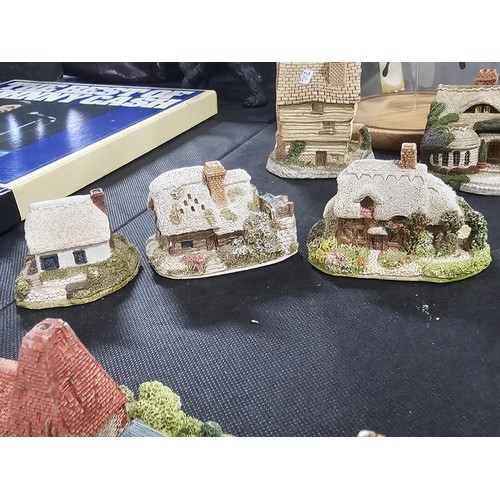103 - Collection of 14x cottages and buildings to include 7x Lilliput Lane houses along with 4x David Wint... 