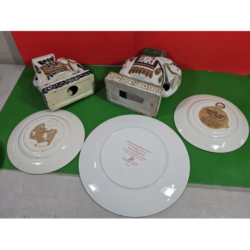 106 - Small quantity of collectables to include 3x hand carved soapstone artists bowls all in good order w... 