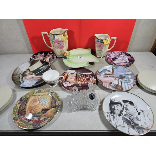 83 - A shelf full of collectables to including picture plates 2x Arthur Wood vases in an art deco style, ... 