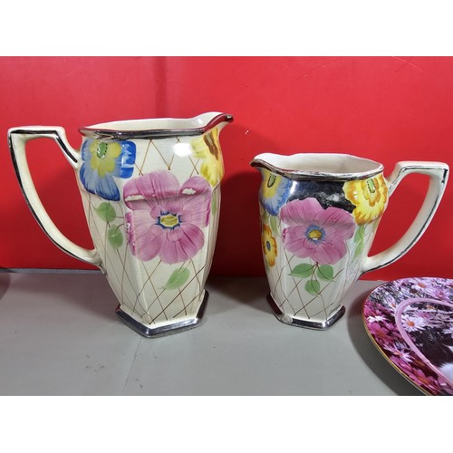 83 - A shelf full of collectables to including picture plates 2x Arthur Wood vases in an art deco style, ... 