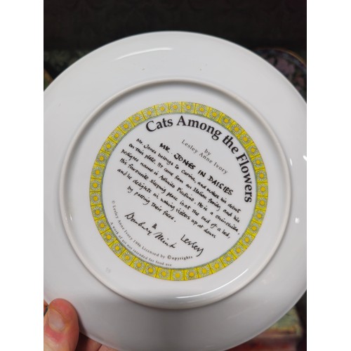 89 - A collection of 18x picture plates to include a collection of 12x Danbury Mint plates all in good or... 