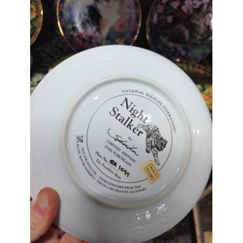 89 - A collection of 18x picture plates to include a collection of 12x Danbury Mint plates all in good or... 