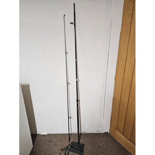 95 - A good quality 12ft long 2 section carp fishing rod in good order with a carryall harness by test cu... 