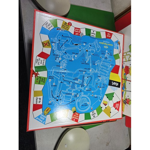 110 - 2x vintage board games to include Mouse Trap by Ideal and a boxed original Cluedo, both are in good ... 