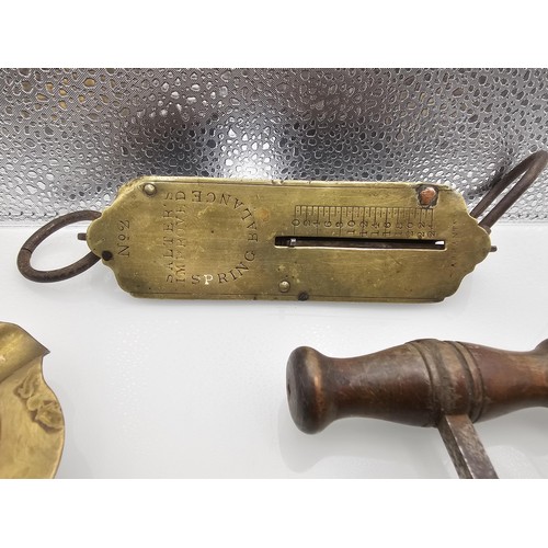 69 - A collection of vintage and antique corkscrews, to include 3x wooden handled corkscrews, two yale lo... 