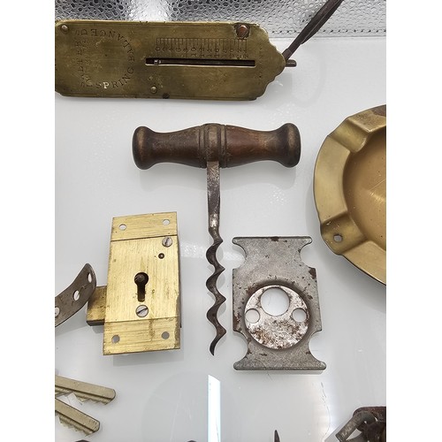 69 - A collection of vintage and antique corkscrews, to include 3x wooden handled corkscrews, two yale lo... 