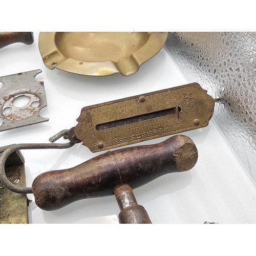 69 - A collection of vintage and antique corkscrews, to include 3x wooden handled corkscrews, two yale lo... 