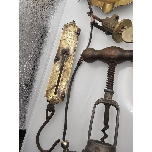 69 - A collection of vintage and antique corkscrews, to include 3x wooden handled corkscrews, two yale lo... 