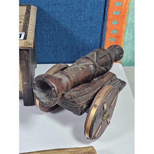 141 - A selection of wooden items to include a wooden hand turned bowl on a pedestal stand along with a wo... 