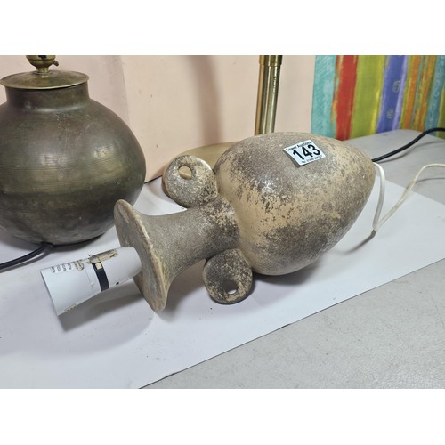 143 - A collection of three lights to include a brass table top light with a flexible neck, a brass lamp w... 
