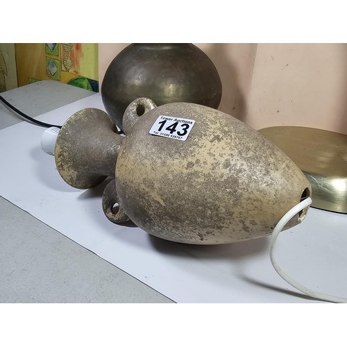 143 - A collection of three lights to include a brass table top light with a flexible neck, a brass lamp w... 