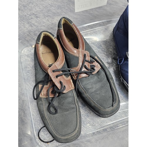 150 - A quantity of collectables to include a leather style Sterling foldable suit bag, a pair of mustard ... 