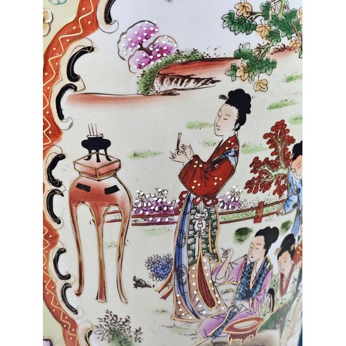 166 - Large and impressive hand painted and decorated Satsuma style vase, the vase depicts an oriental cer... 