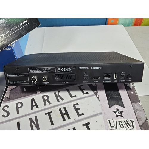 138A - 3x boxed items to include a boxed LED light box, a Thomas the Tank and Friends train set by Ravensbu... 