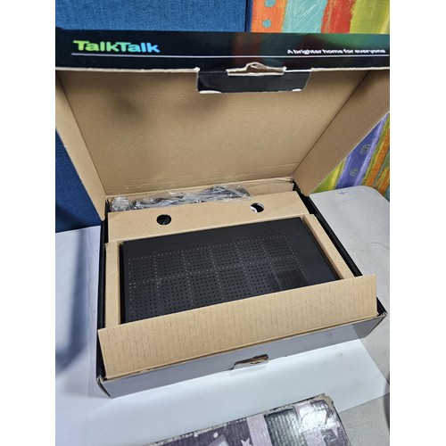 138A - 3x boxed items to include a boxed LED light box, a Thomas the Tank and Friends train set by Ravensbu... 