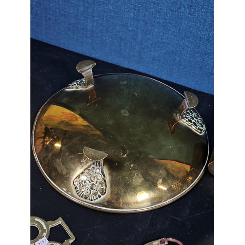 171 - A quantity of collectable brassware to include a Lipton tea orb shaped tea caddie with a lion symbol... 