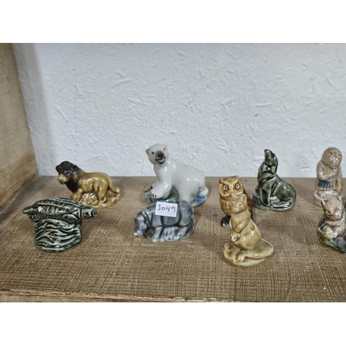 183 - A collection of 25 Wade Whimsies covering a selection of different animals to include chimpanzees, p... 