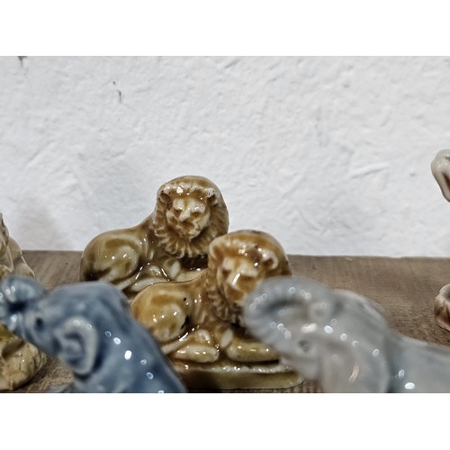 183 - A collection of 25 Wade Whimsies covering a selection of different animals to include chimpanzees, p... 