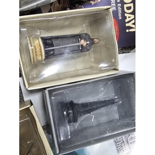 124 - Box containing a collection of 28 chess pieces relating to Lord of the Rings chess collection, simil... 