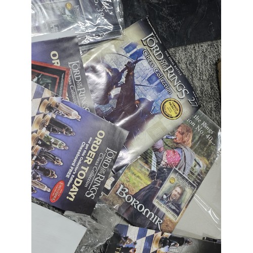 124 - Box containing a collection of 28 chess pieces relating to Lord of the Rings chess collection, simil... 