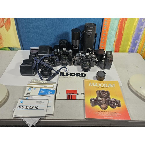 158 - Box of assorted cameras and accessories, to include a Minolta 7000 camera with a 35-70 lens, a Zenit... 